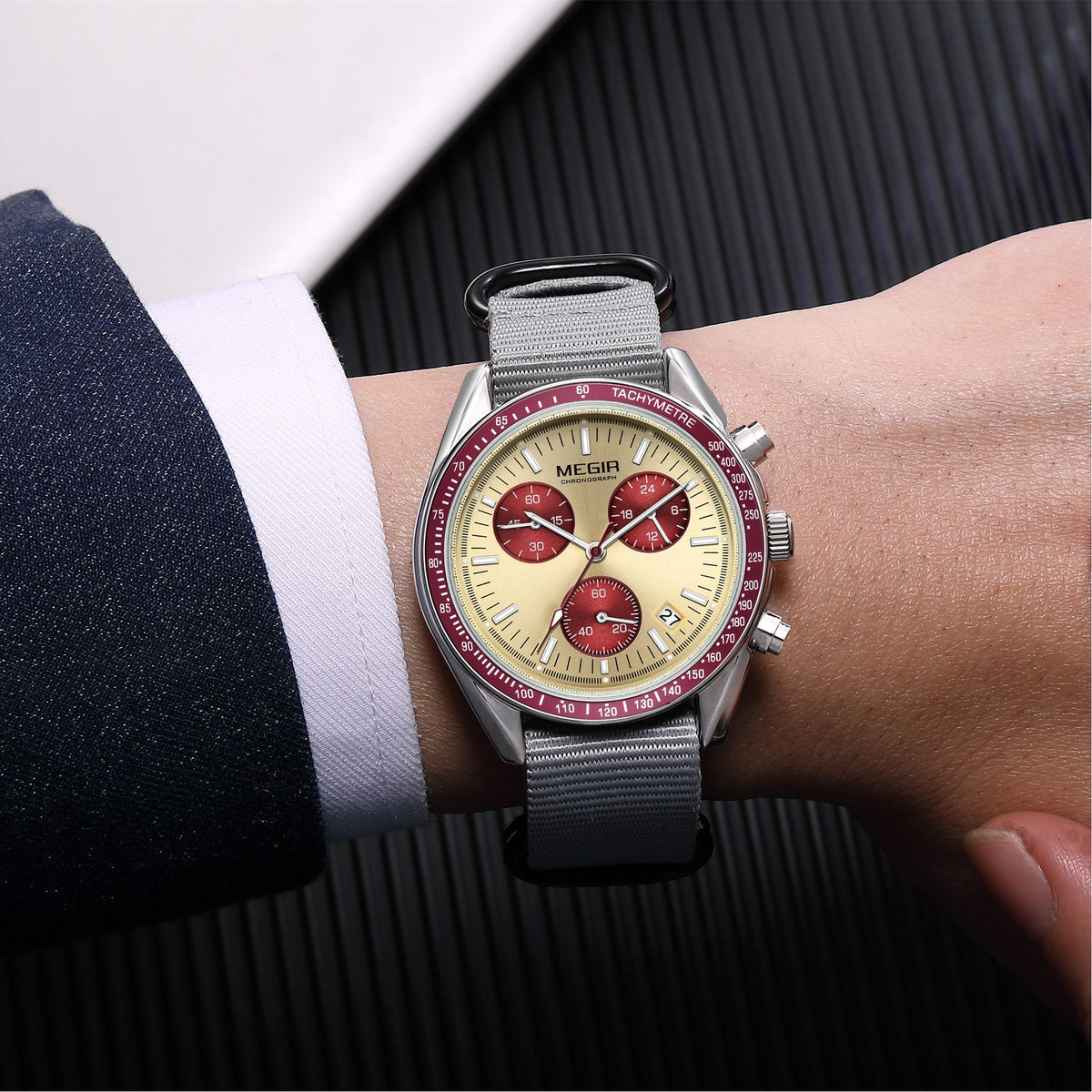 MEGIR Fashion Brand Men Wristwatches Military Sport Watches Canvas Strap Waterproof Chronograph Clock Gift for Men Montre Homme 2247